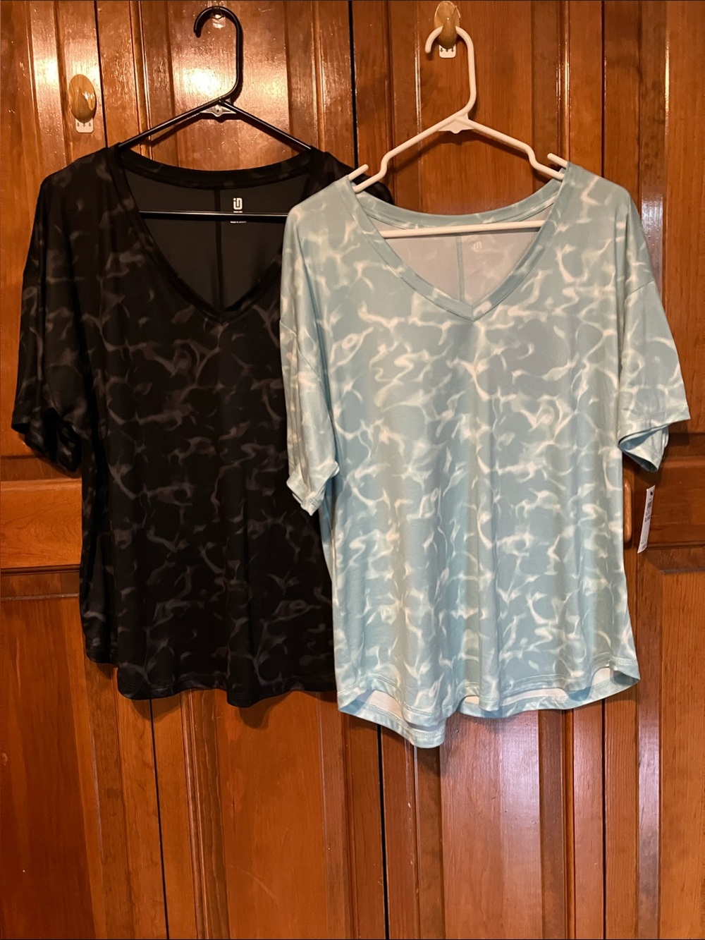 Ideology Short Sleeve V-Neck Tees in Black & Light Blue Marble W FREE Necklaces